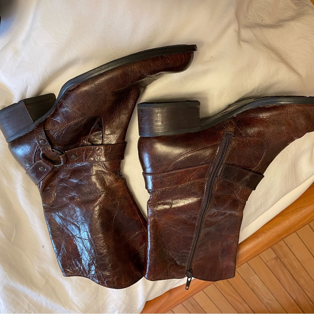 STUNNING Born Zip Boots size 9 lightly worn